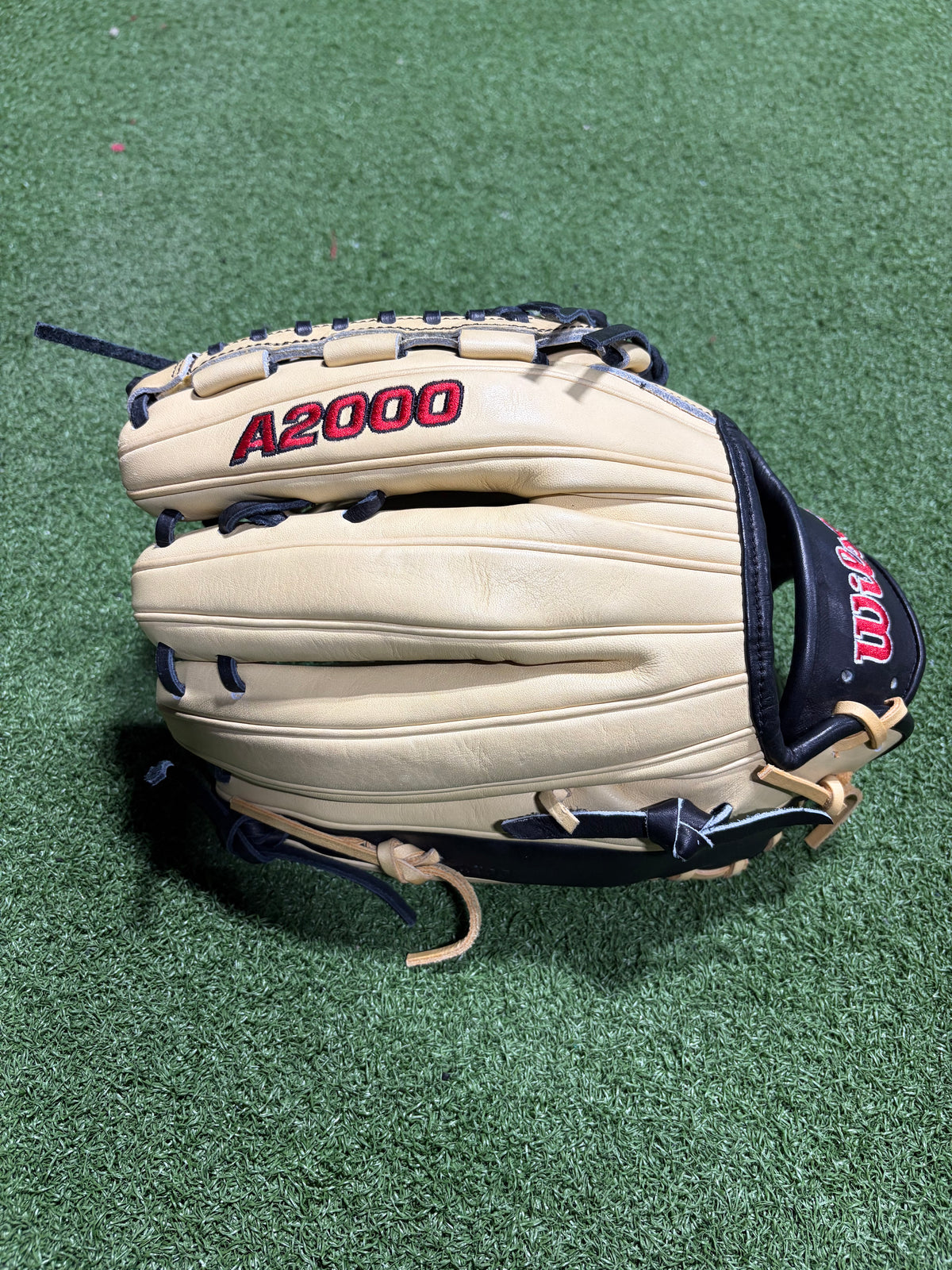Wilson A200 Infield Glove 11.75"
