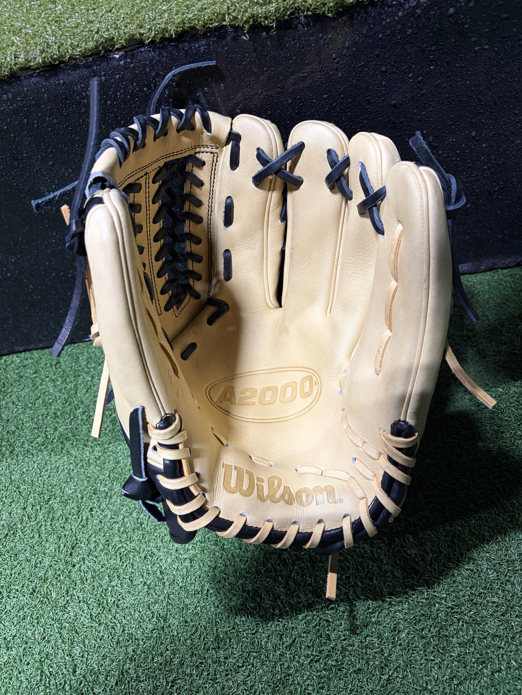 Wilson A200 Infield Glove 11.75"