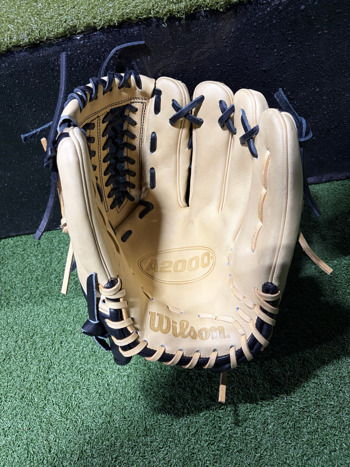 Wilson A200 Infield Glove 11.75"