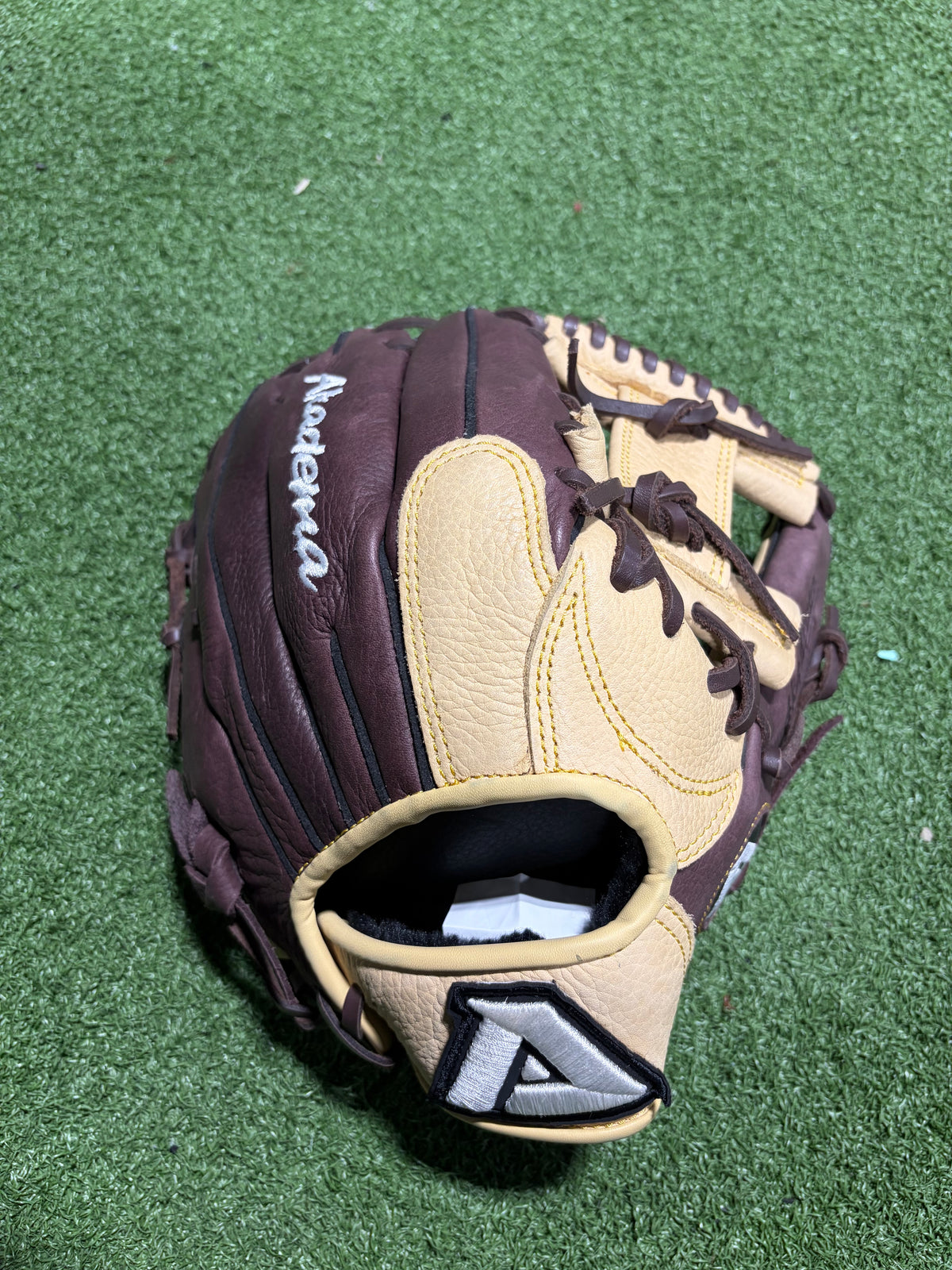 Akadema Pro Soft Infield Glove 11.25"