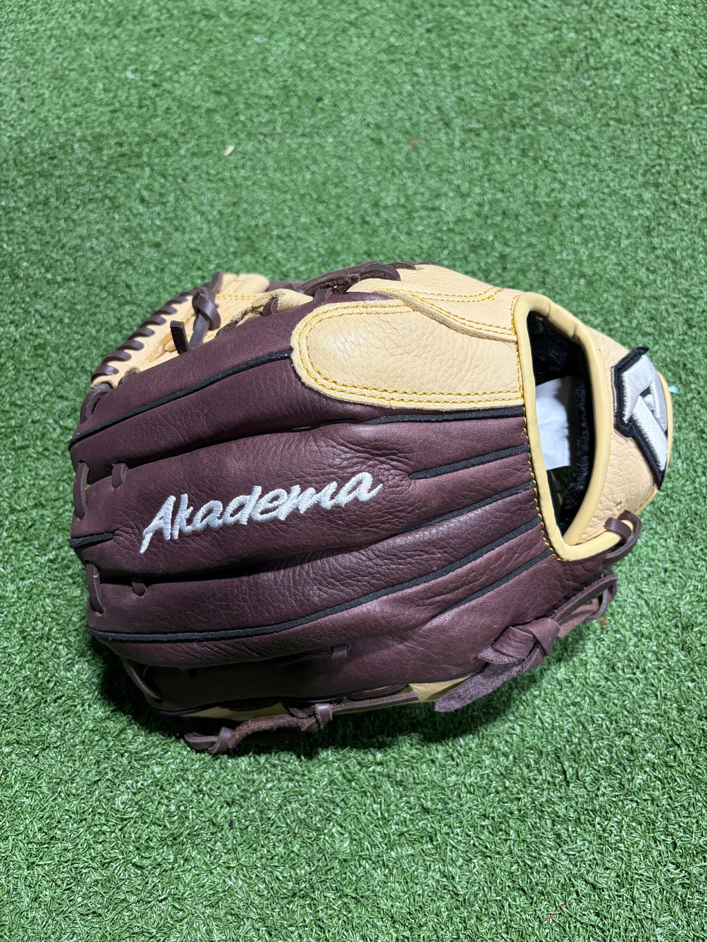Akadema Pro Soft Infield Glove 11.25"