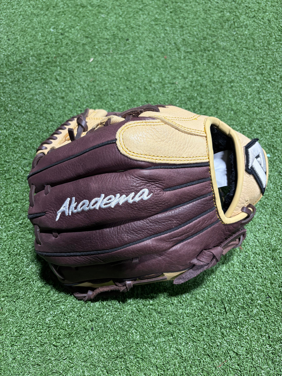 Akadema Pro Soft Infield Glove 11.25"