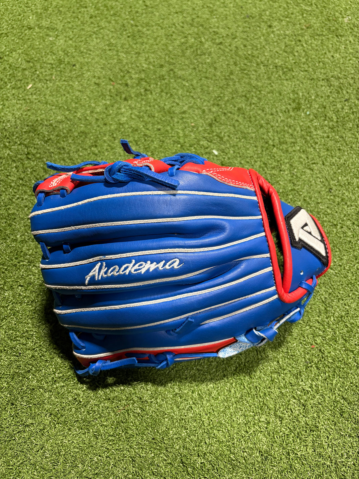Akadema Torino Series AFL 11 Infield Glove - 11.5"