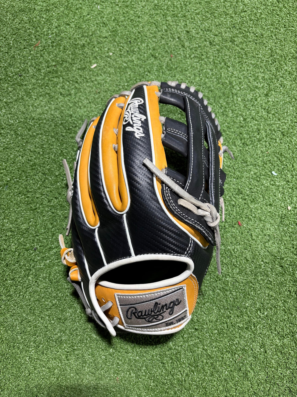 Rawlings Heart of the Hide Outfield Glove 12.75"