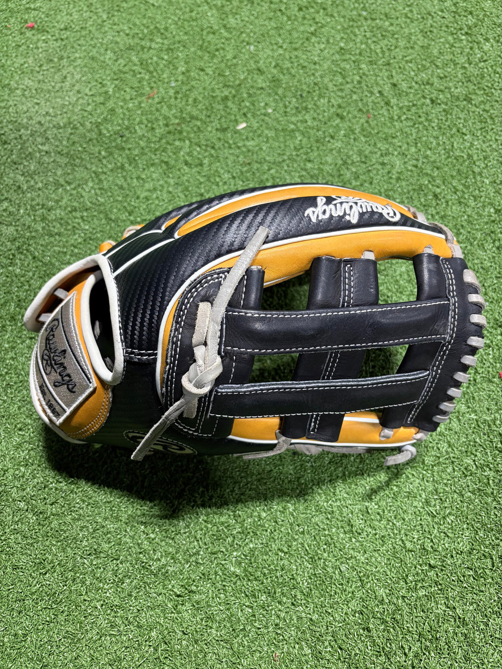 Rawlings Heart of the Hide Outfield Glove 12.75"